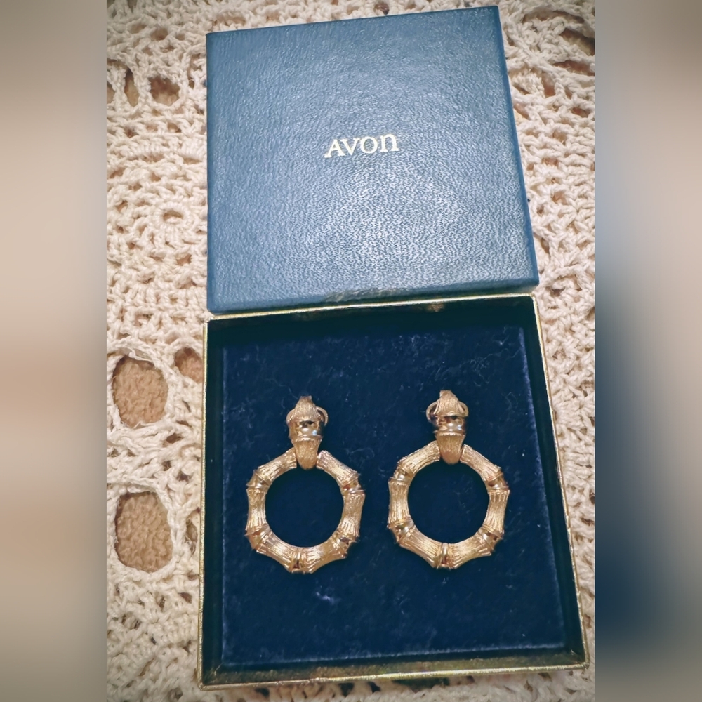 Avon Gold-tone Bamboo-Style Door Knocker Dangle Clip Earrings - Picture 3 of 5